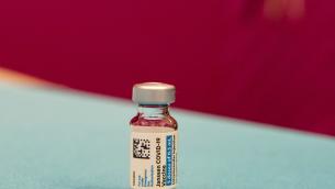 Vaccino covid Johnson & Johnson, rischio trombosi rara: Fda limita uso