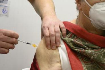 Vaccino covid Lazio over 70, oggi al via le prenotazioni