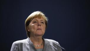 Vaccino Covid, Merkel: "Necessario per molti anni"