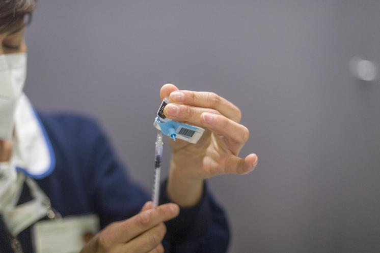 Vaccino covid, oltre 570mila terze dosi in Italia