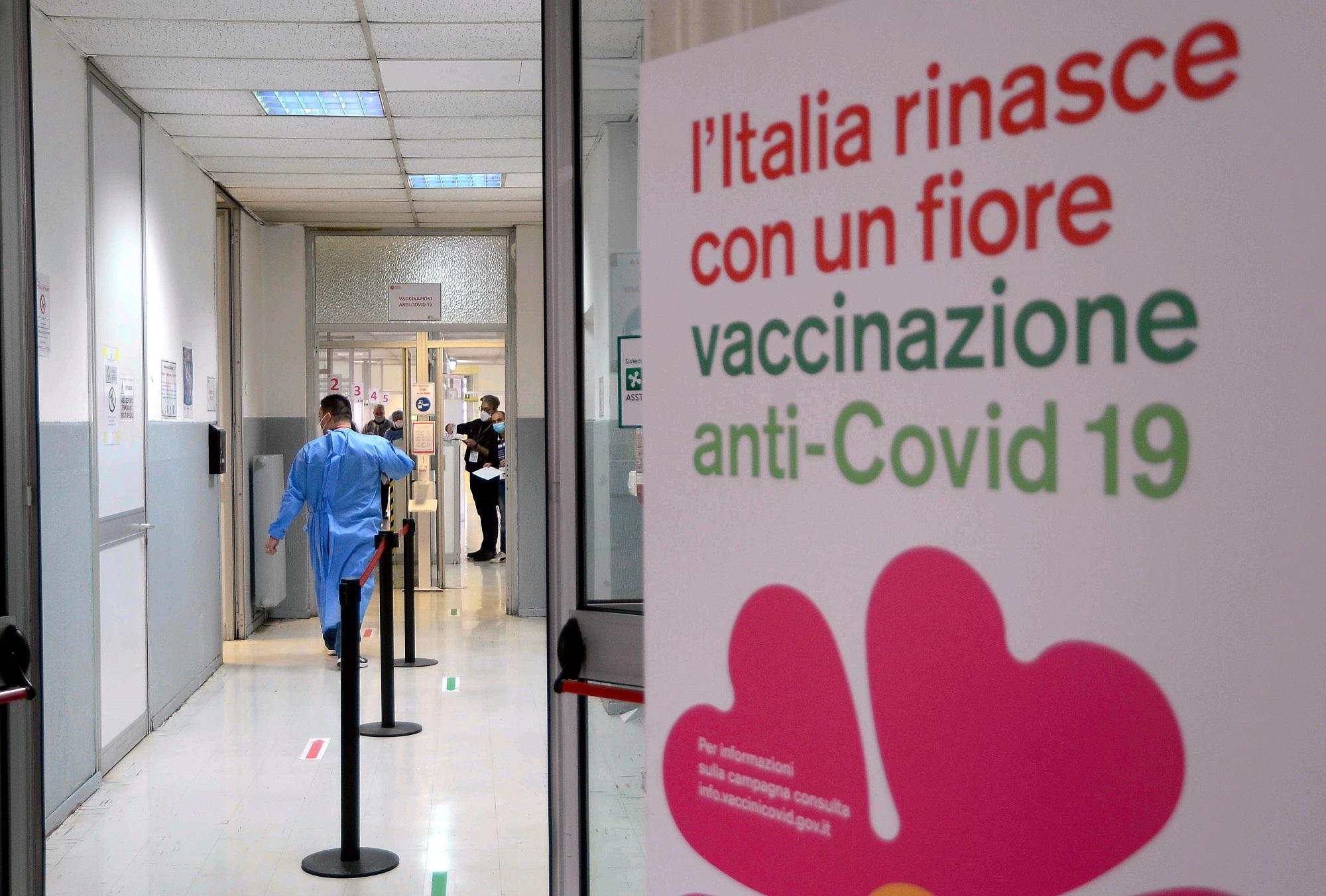 Vaccino Covid, oltre 7,4 milioni di over 12 senza neanche una dose
