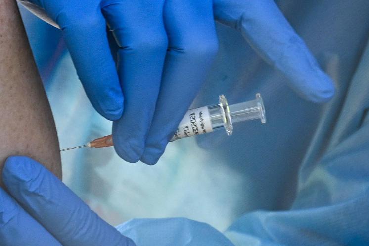 Vaccino covid, "seconda dose se infezione entro 14 giorni da prima dose"