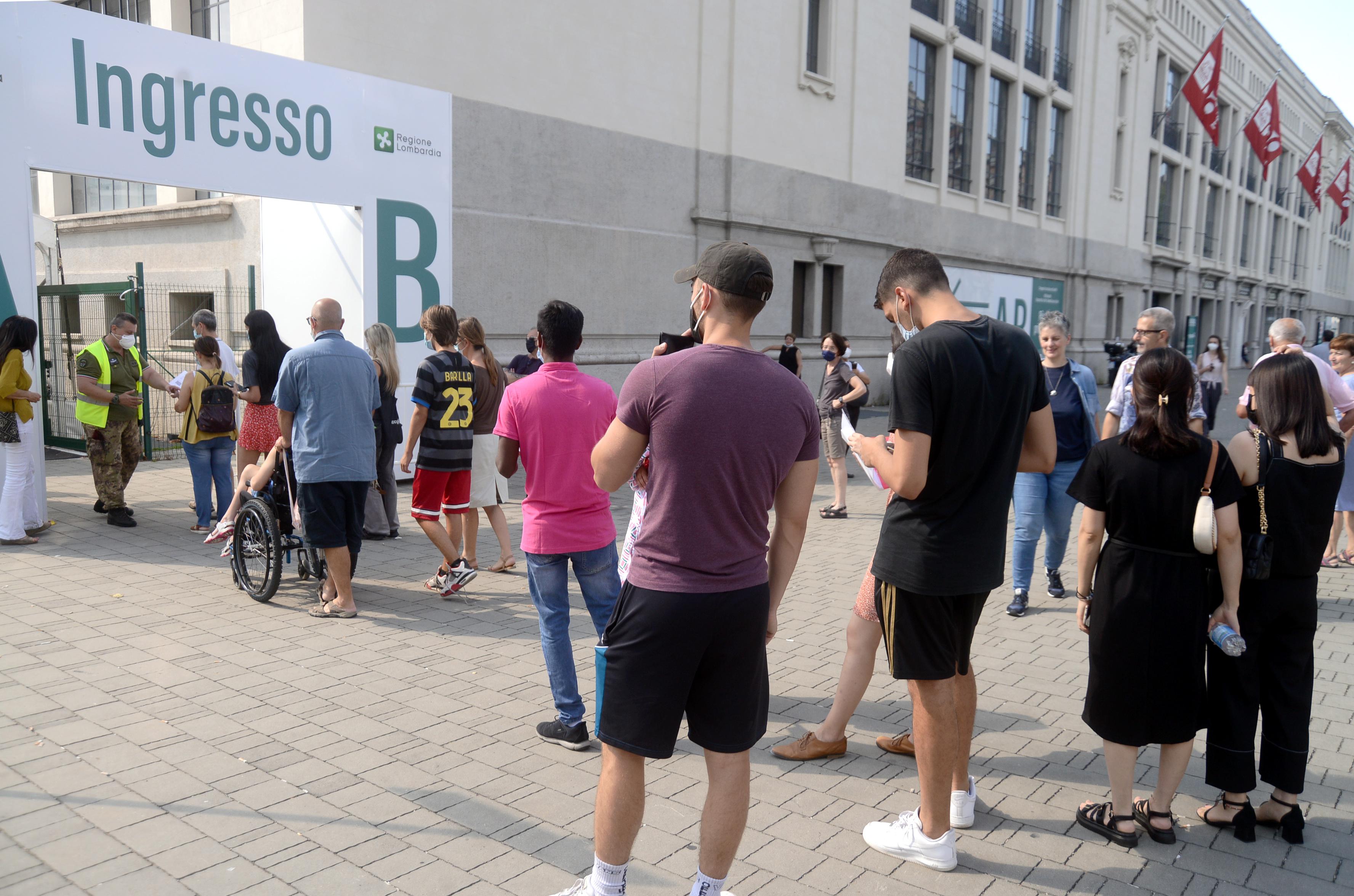 Vaccino covid, superato 70% persone con almeno prima dose