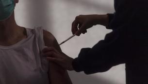 Vaccino Covid terza dose, Mastroianni: "A sanitari e anziani molto probabile"