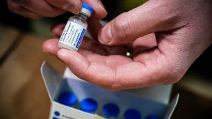 Vaccino Johnson & Johnson, effetti collaterali: ecco quando chiamare il medico