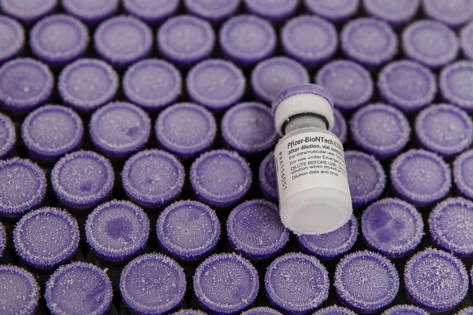 Vaccino Pfizer, accordo Ue su 10 milioni di dosi