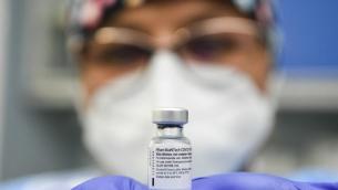 Vaccino Pfizer, risposta immunitaria persiste dopo 6 mesi: studio a Siena