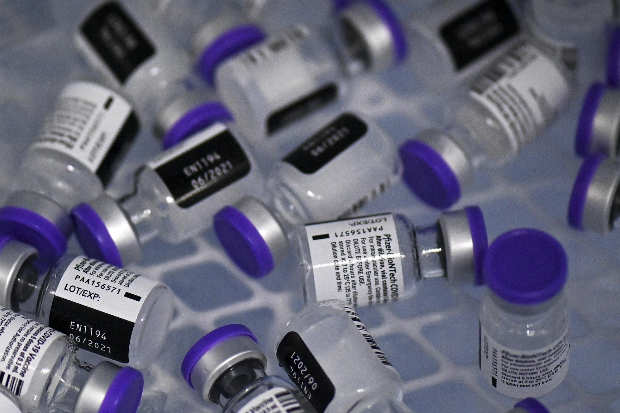 Vaccino Pfizer "sicuro su 12-15enni, efficacia al 100%"