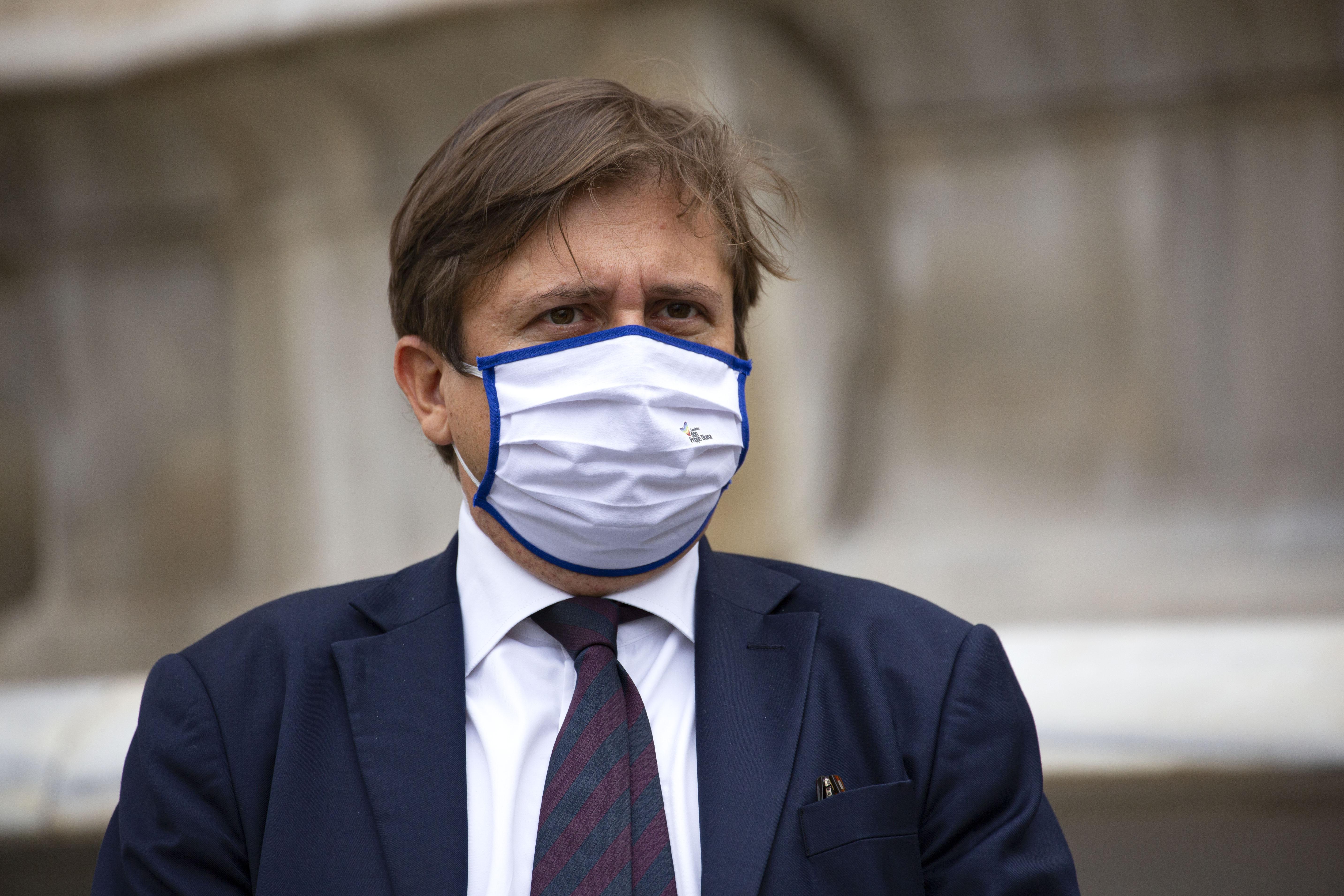Vaccino, Sileri: "Resistenze nei giovani colpa di sedicenti scienziati"