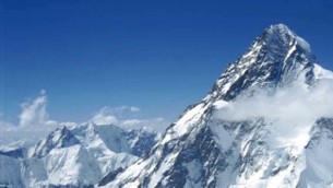 Valanga sull'Himalaya, travolto gruppo di turisti: almeno 7 morti - Video