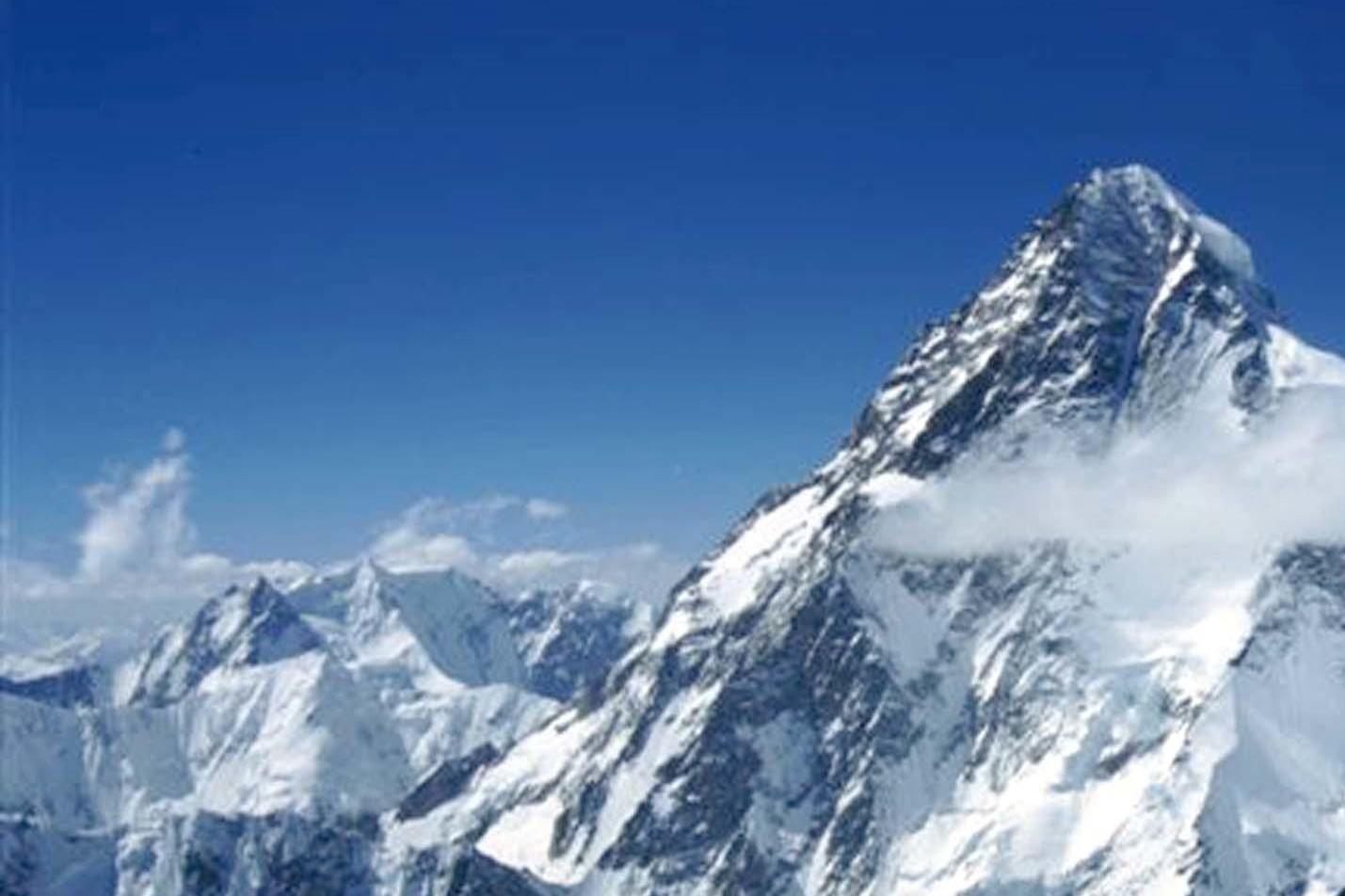 Valanga sull'Himalaya, travolto gruppo di turisti: almeno 7 morti - Video