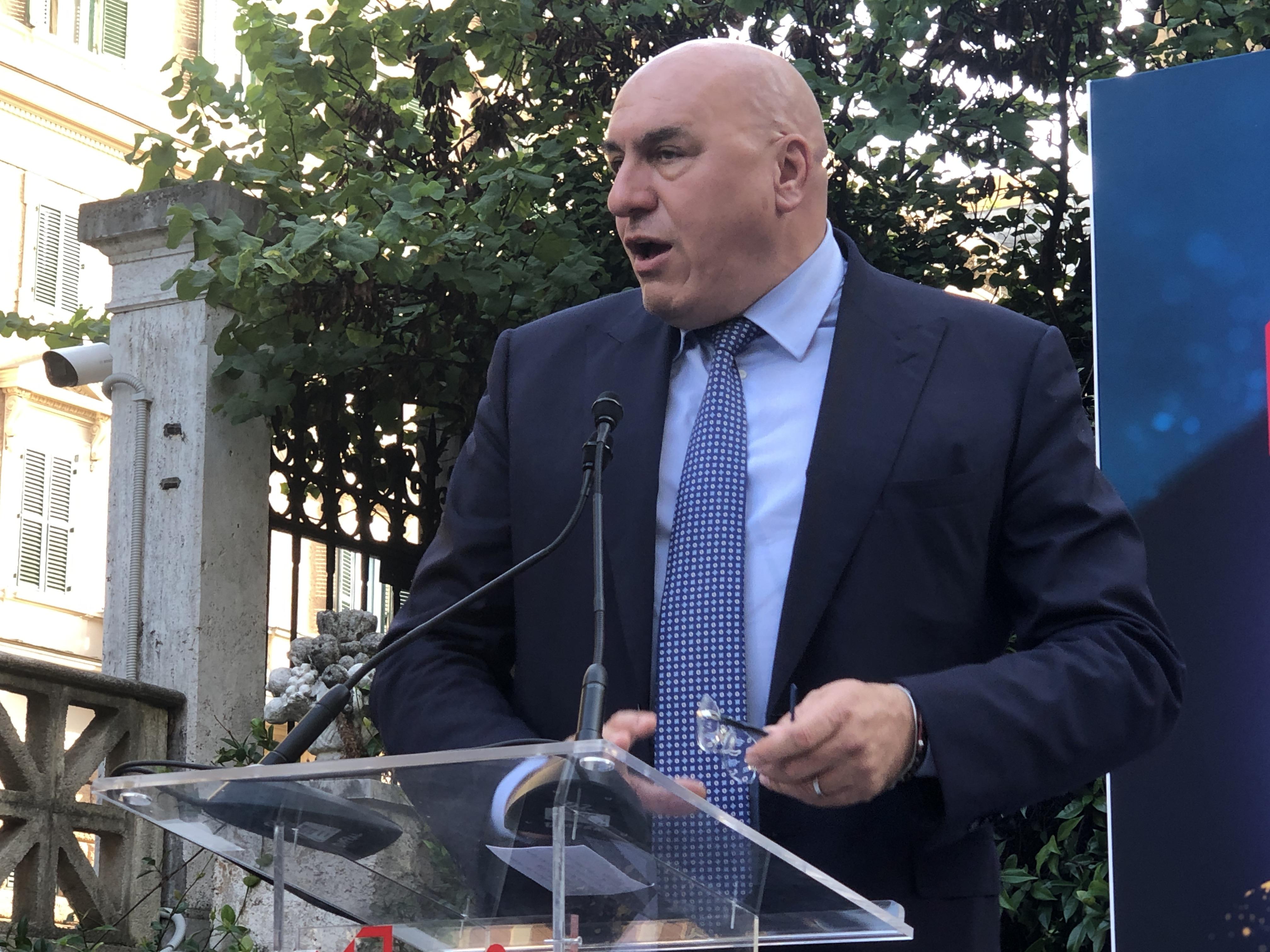 Vannacci, Crosetto: "Io diverso da chi mi attacca da una parte o dall'altra"