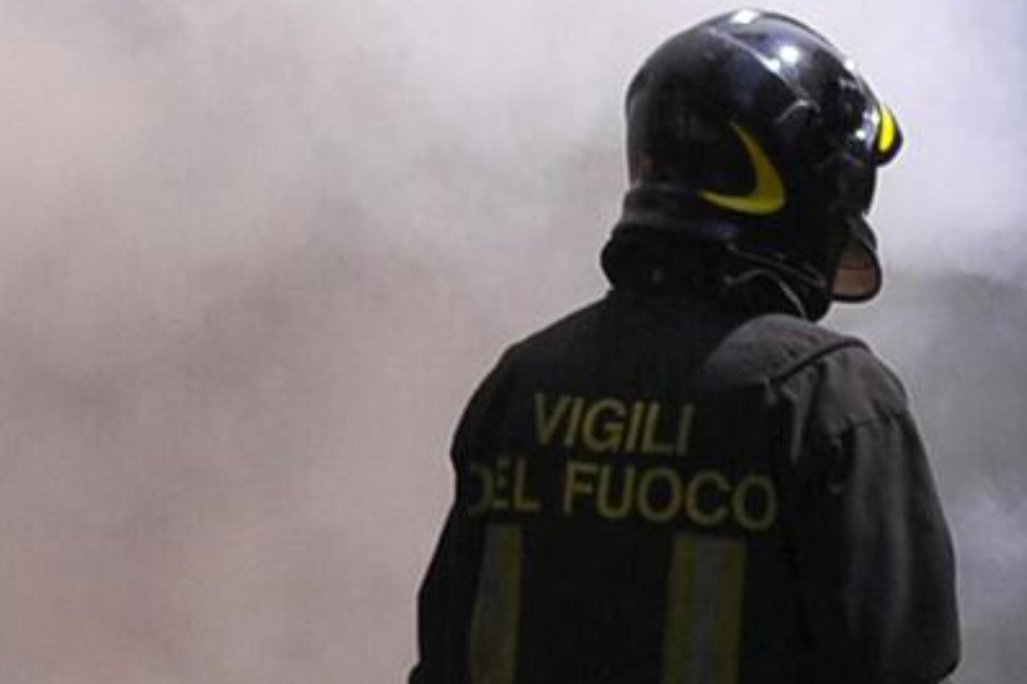 Varese, incendio in una palazzina: un morto e otto intossicati