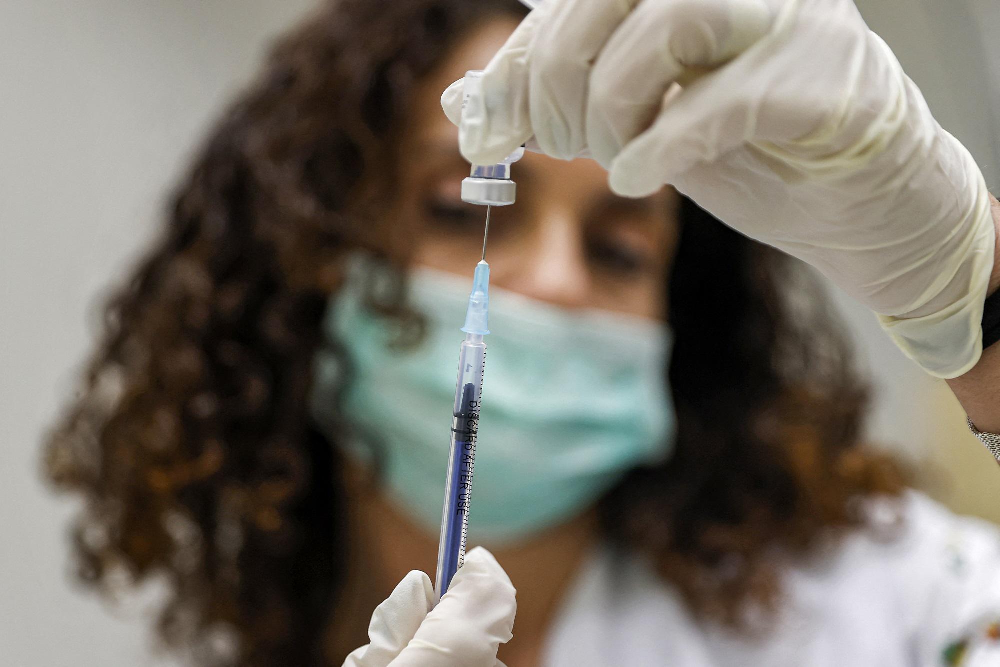 Variante Delta, Abrignani: "Con vaccinazione diventerà come un'influenza"