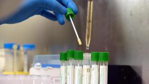 Variante Delta, Rasi: "Colpisce di più under 30, vaccinare giovani"