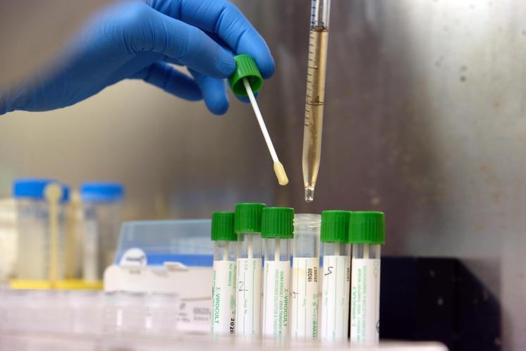 Variante Delta, Rasi: "Colpisce di più under 30, vaccinare giovani"