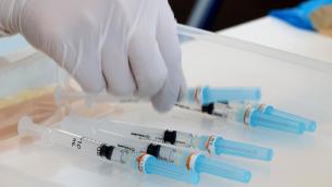 Variante Delta, Rezza: "Una dose vaccino non protegge"