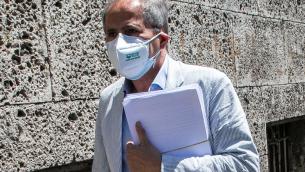 Variante indiana in Italia, Crisanti: "Potrebbe sfuggire a vaccino"