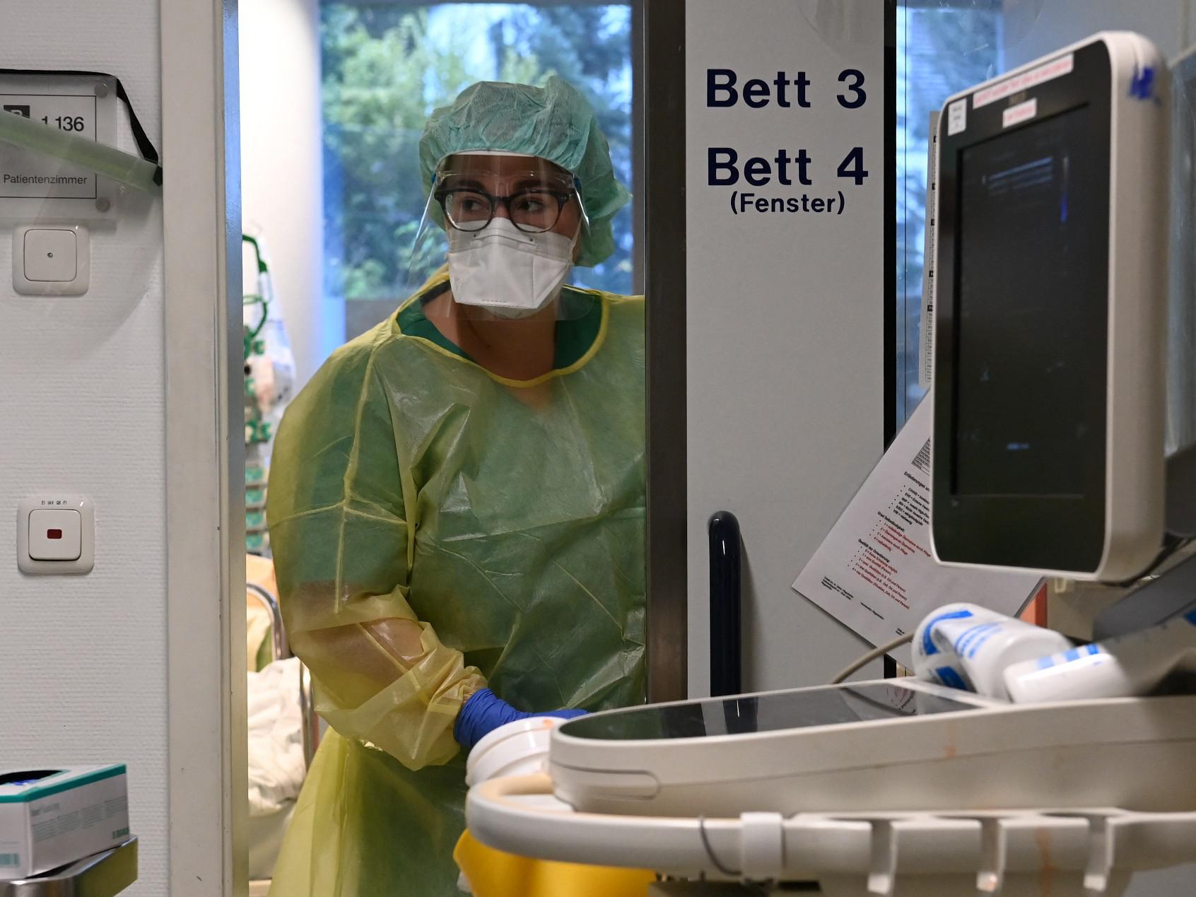 Variante Omicron, Germania: "In arrivo ondata Covid mai vista prima"