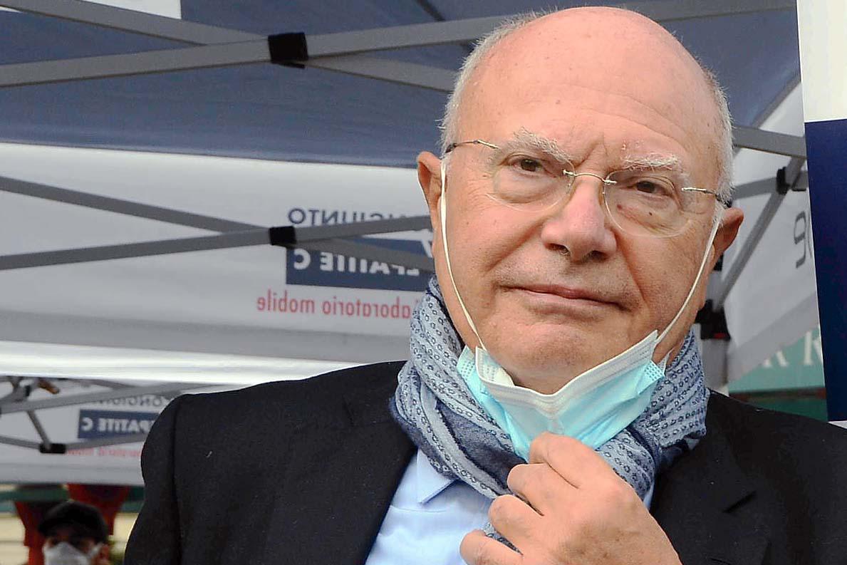 Variante Omicron Italia, Galli: "Non uccide vaccinati"