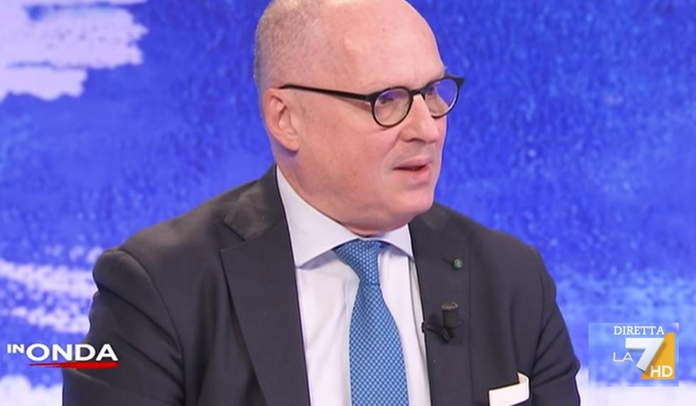 Variante Omicron, Ricciardi: "A gennaio rischio 200mila contagi al giorno"