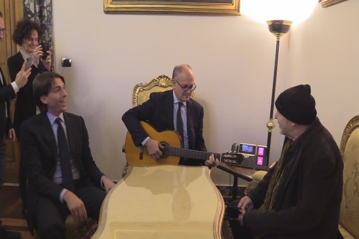 Vasco a Roma, duetto con il sindaco Gualtieri con 'Albachiara' - Video