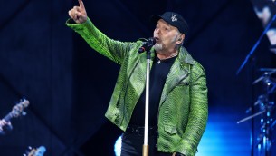 Vasco: "Sto scrivendo una nuova canzone, una dedica alle donne"