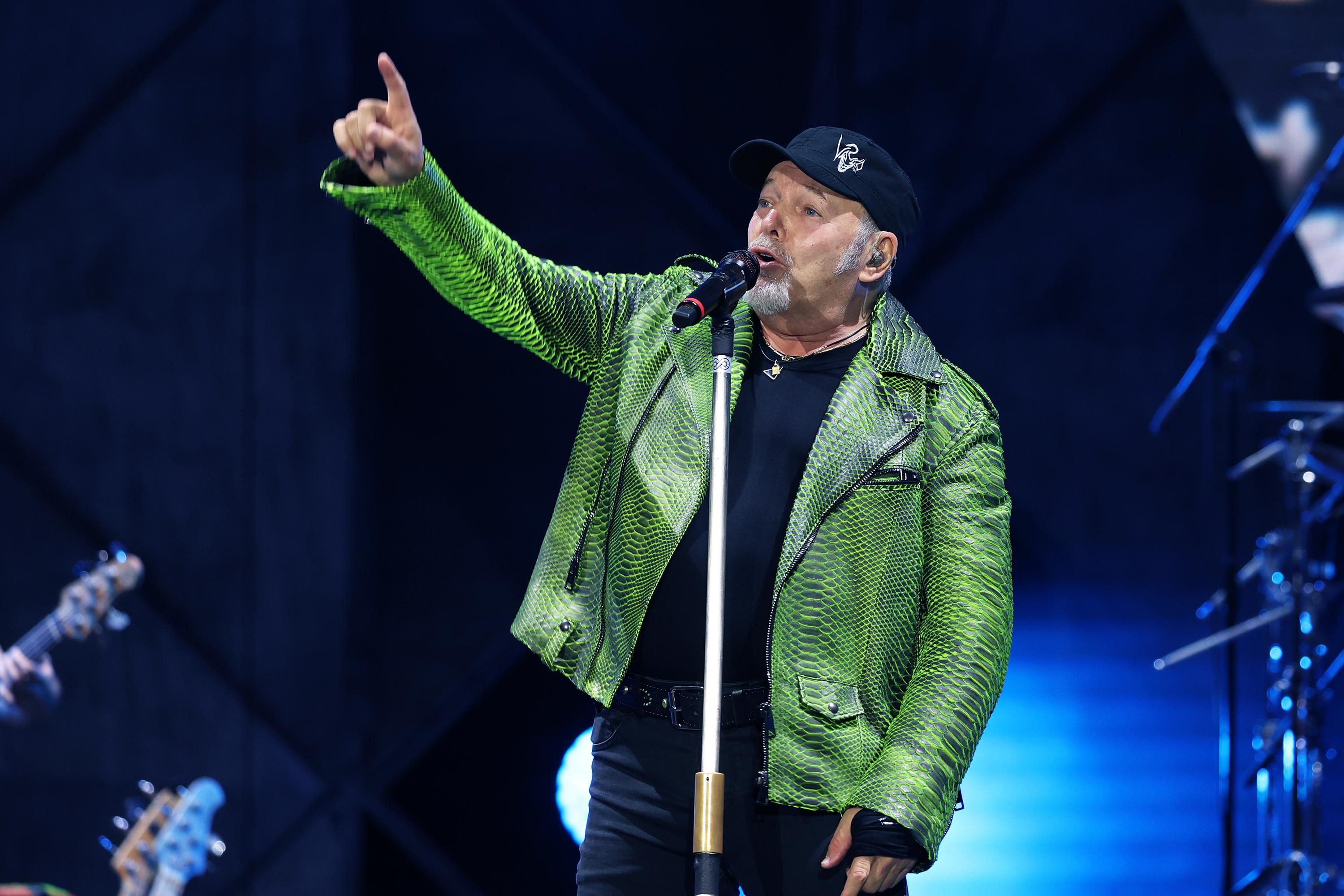 Vasco: "Sto scrivendo una nuova canzone, una dedica alle donne"