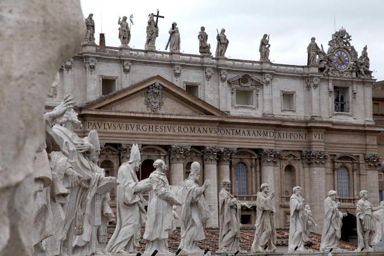 Vaticano apre ai trans: sì al battesimo