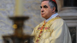 Vaticano, Becciu al Papa: "Dovrei citarla come testimone, annulli sua lettera"