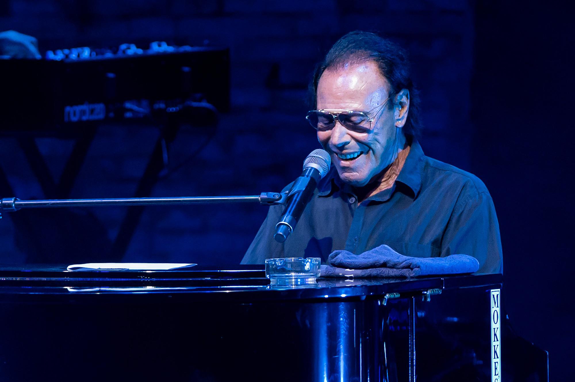 Venditti: "Io studente bullizzato, mi salvò un pianoforte"