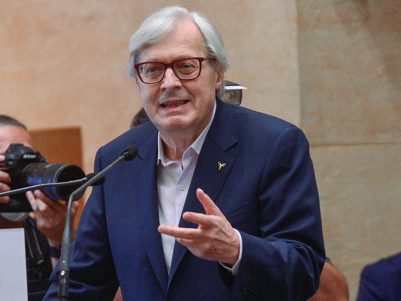 Venere influencer, Sgarbi: "L'avrei lasciata nuda ma contaminazione lecita"