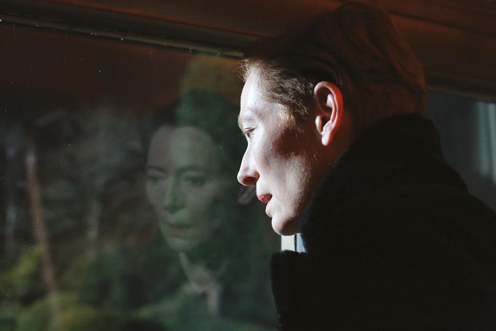Venezia 2022, Tilda Swinton si sdoppia per 'The Eternal Daughter'