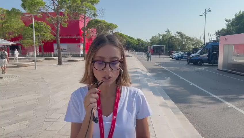 Venezia 81, Italia protagonista oggi con Amelio ma i fan aspettano Jude Law e Alessandro Borghi - Video