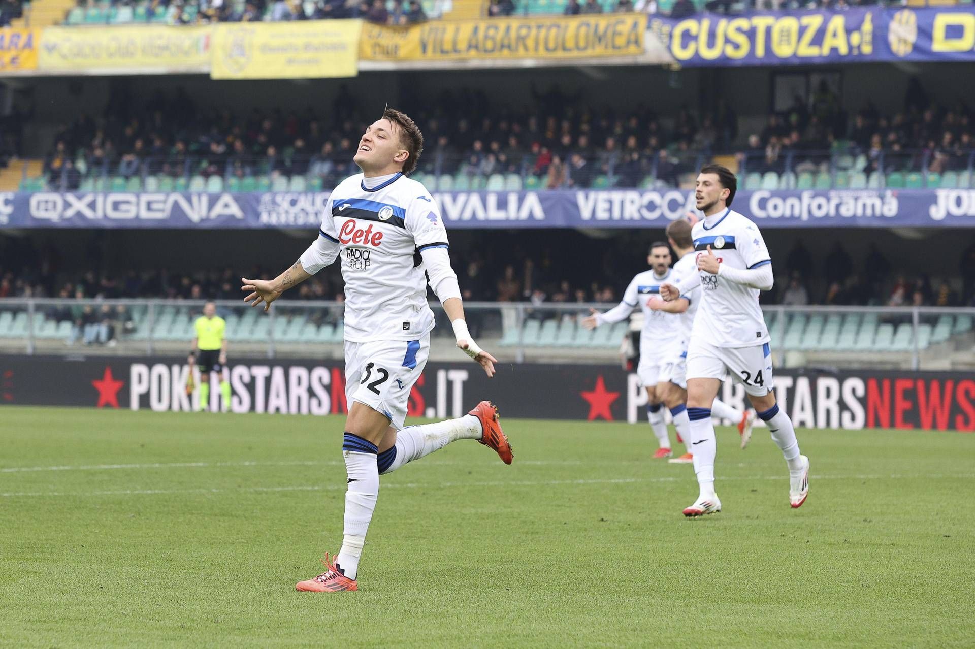 Verona ko 5-0 con l'Atalanta, poker di Retegui