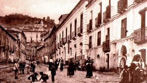 Via Garibaldi a Nicastro in una foto dei primi anni del Novecento