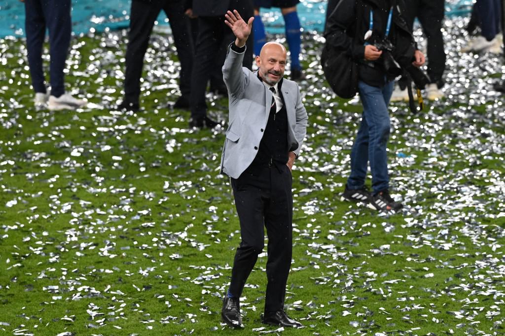 Vialli, la famiglia: "Malattia affrontata con coraggio e dignità"