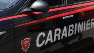 Vicenza, tenta di strozzare la moglie e di buttarla giù dal terrazzo: la salva la figlia 15enne