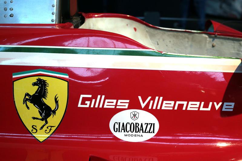 Villeneuve, rubata la statua dedicata all'ex Ferrari