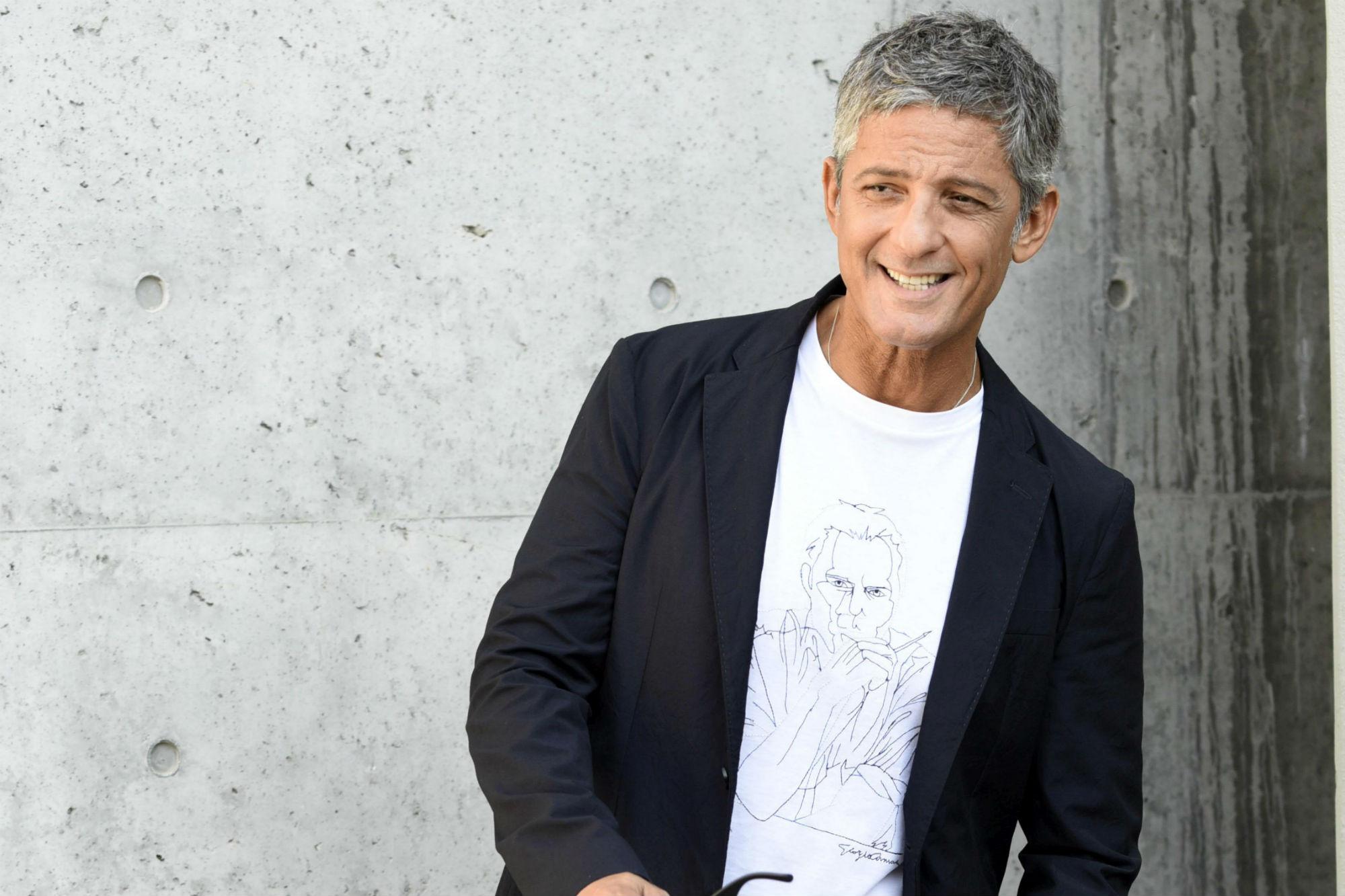 'Viva Rai2', Fiorello su cantiere nuova location: il balletto degli operai - Video