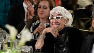 Wertmuller, capelli corti e occhiali bianchi: vezzi e virtù della signora del cinema