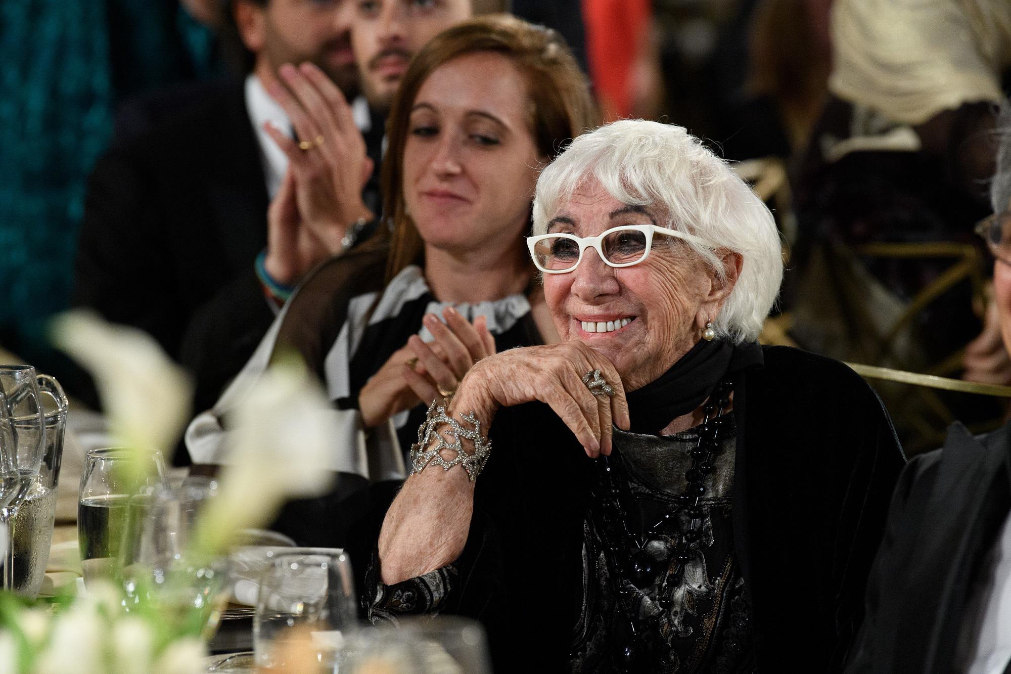 Wertmuller, capelli corti e occhiali bianchi: vezzi e virtù della signora del cinema