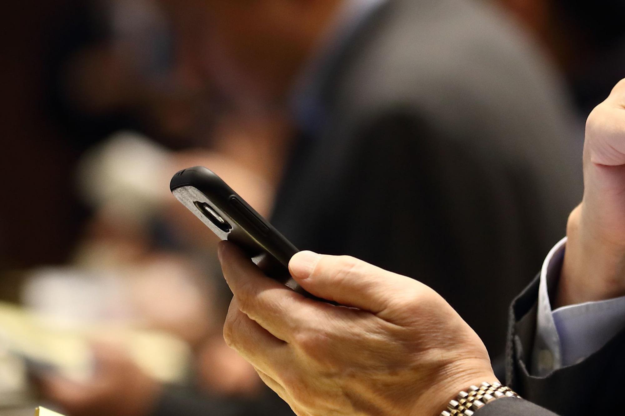 WhatsApp problemi, #WhatsAppdown con Facebook e Instagram