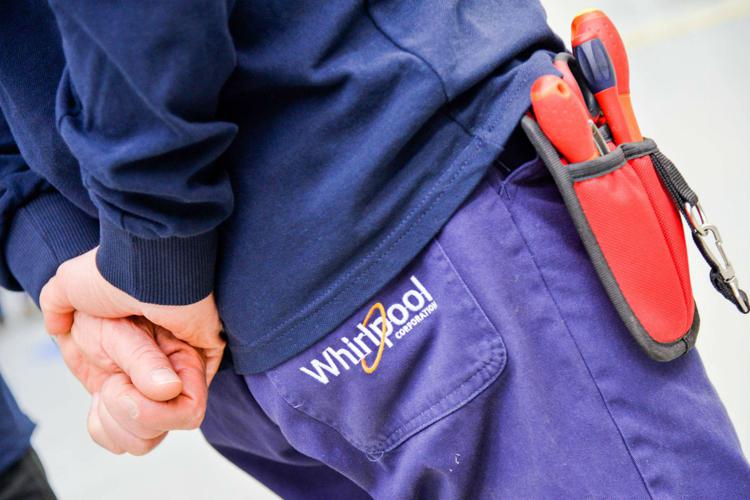 Whirlpool, fumata nera al Mise: 340 licenziamenti 'congelati' fino al 22