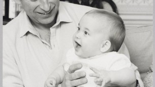 William compie 42 anni, re Carlo diffonde la foto col principe bambino