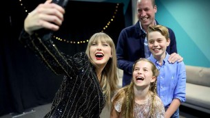 William si scatena con Taylor Swift, il principe con i figli al concerto di Londra