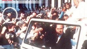 Wojtyla, la mano armata di Agca nella foto Adnkronos che fece il giro del mondo