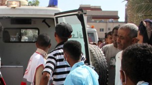 Yemen, calca davanti a centro distribuzione aiuti: 78 morti