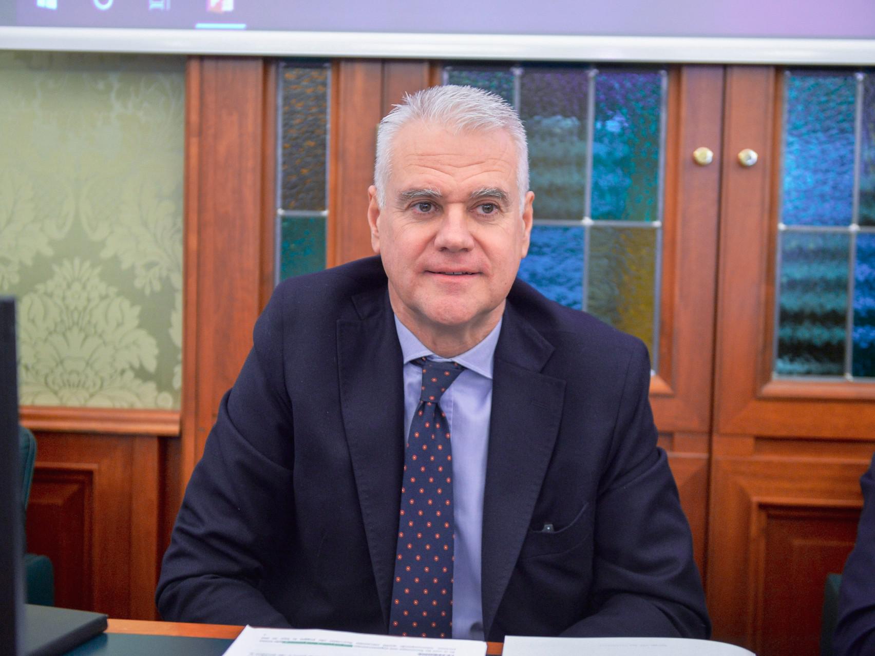 Zangrillo: "Smart working non è semi vacanza"