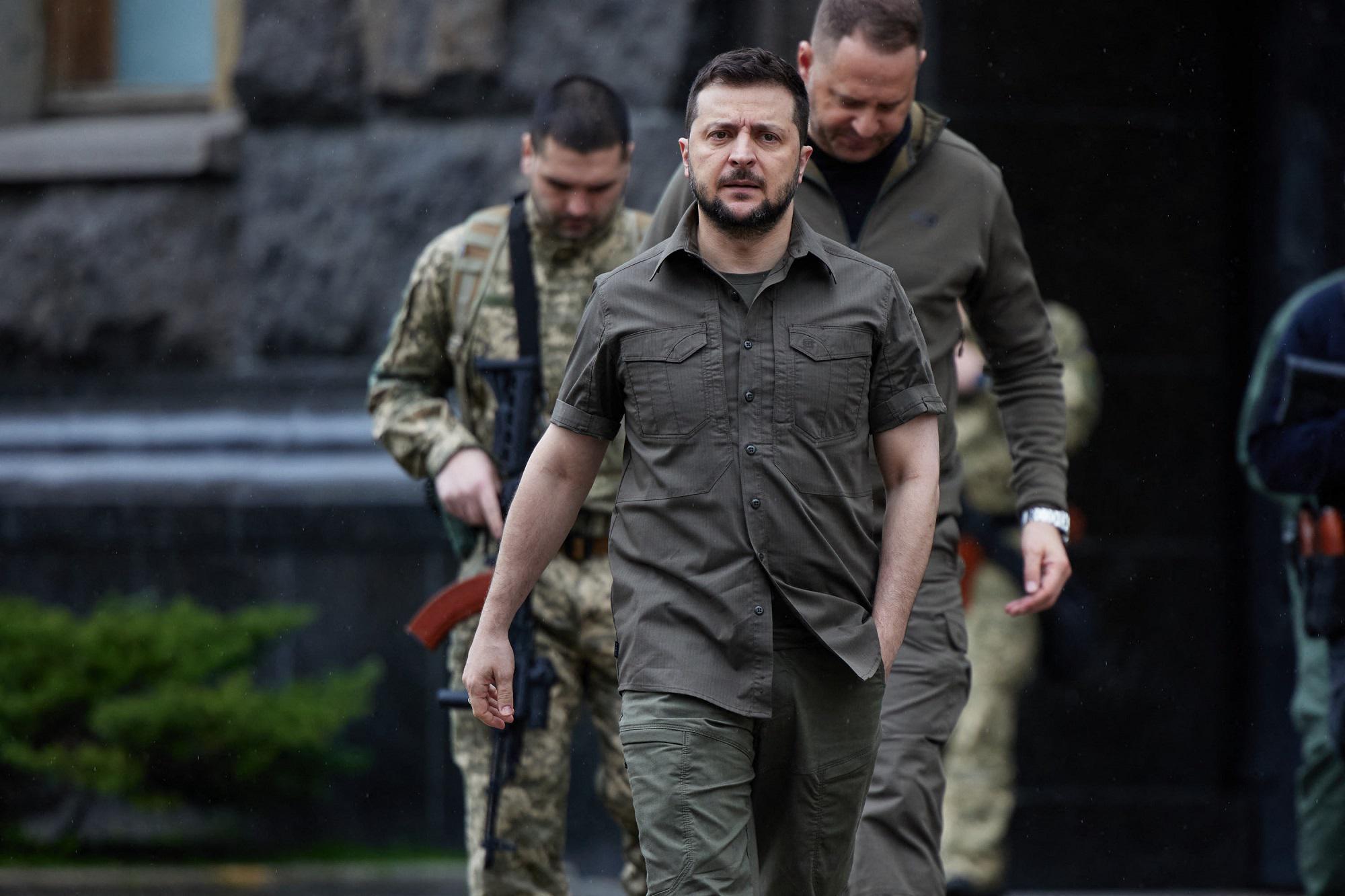 Zelensky: "Fine guerra? Non c'è risposta semplice in questa fase"